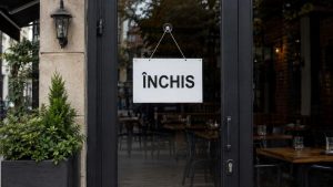 8 din 10 restaurante și hoteluri își taie investițiile