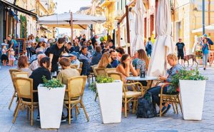 HoReCa a pierdut 25.000 de angajați, adică 10% din total